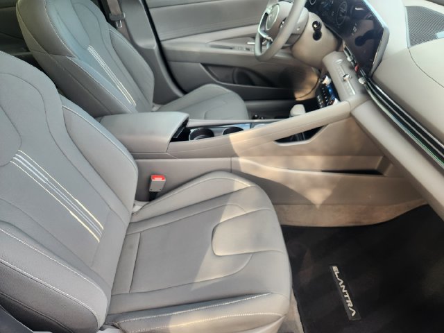 Used 2024 Hyundai Elantra Blue FWD image 14