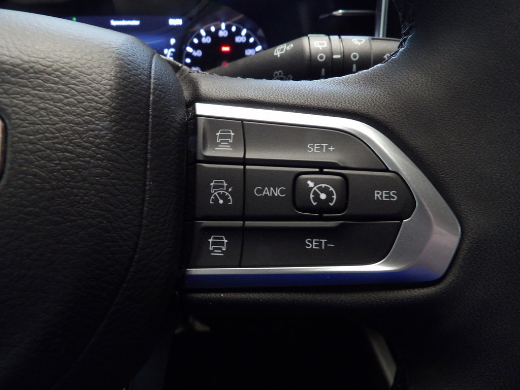 Used 2025 Jeep Compass Limited image 29