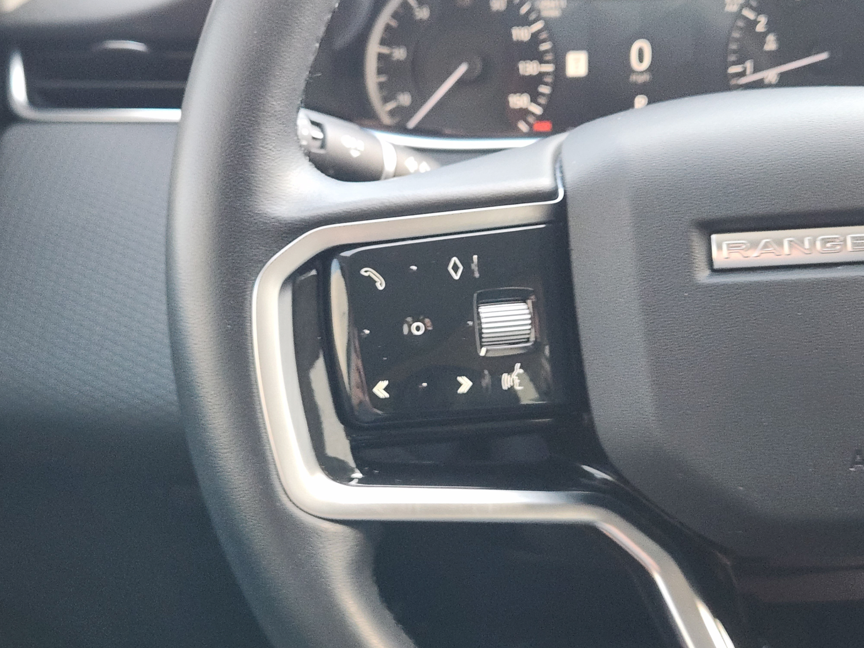Certified 2023 Land Rover Range Rover Evoque S AWD/4WD image 24