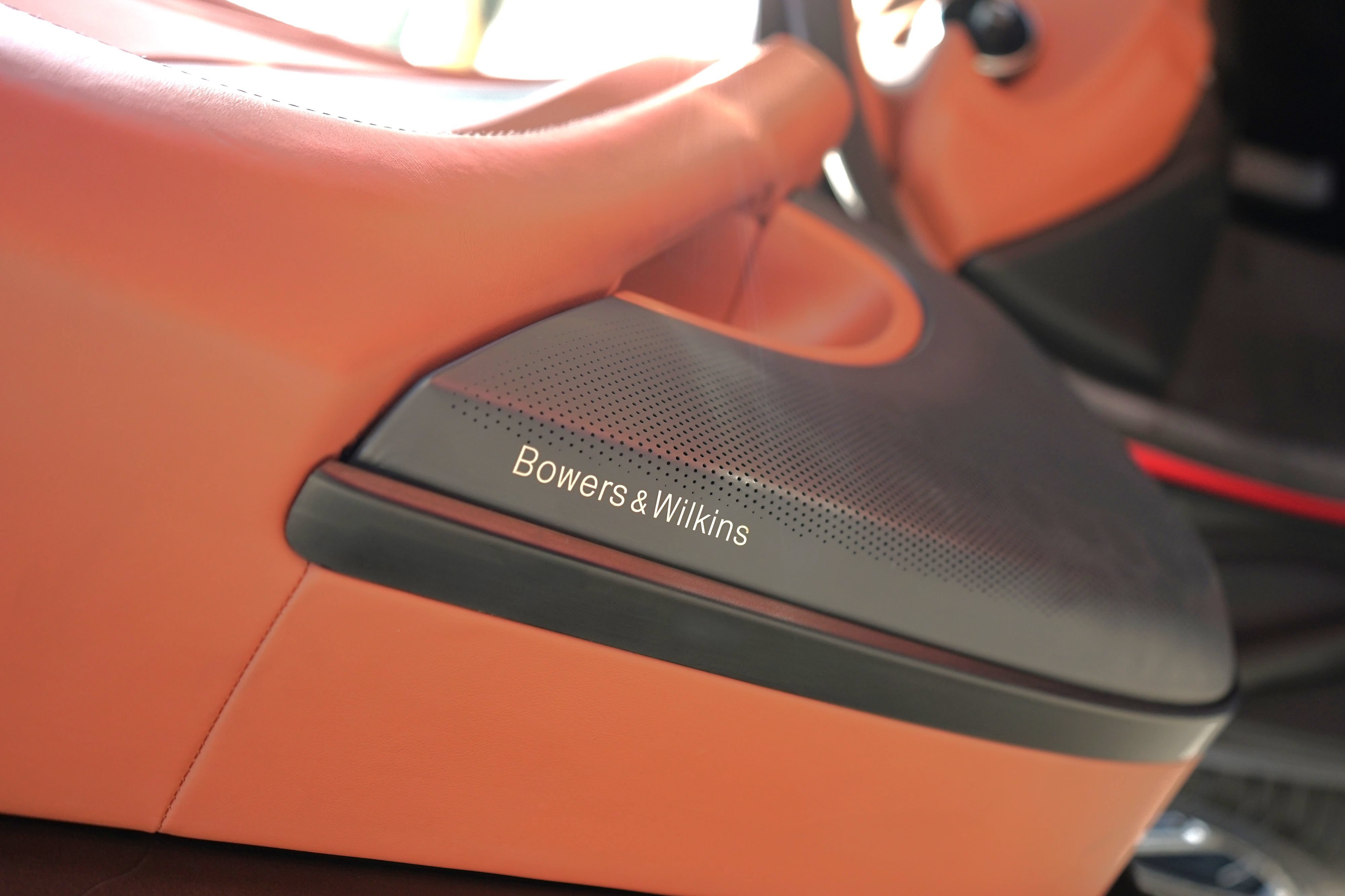 Used 2016 McLaren 570S Coupe RWD image 16