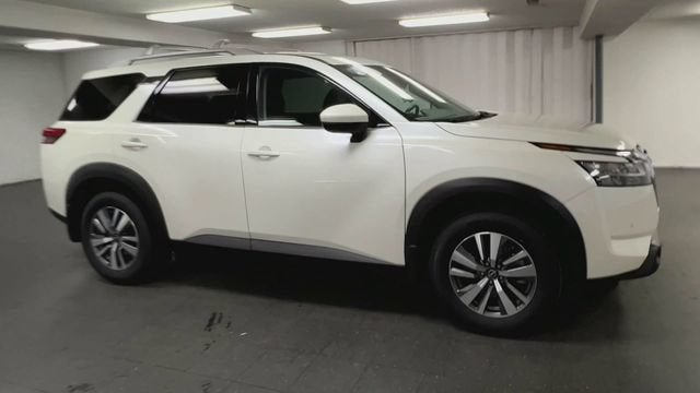Used 2024 Nissan Pathfinder SL AWD/4WD image 2