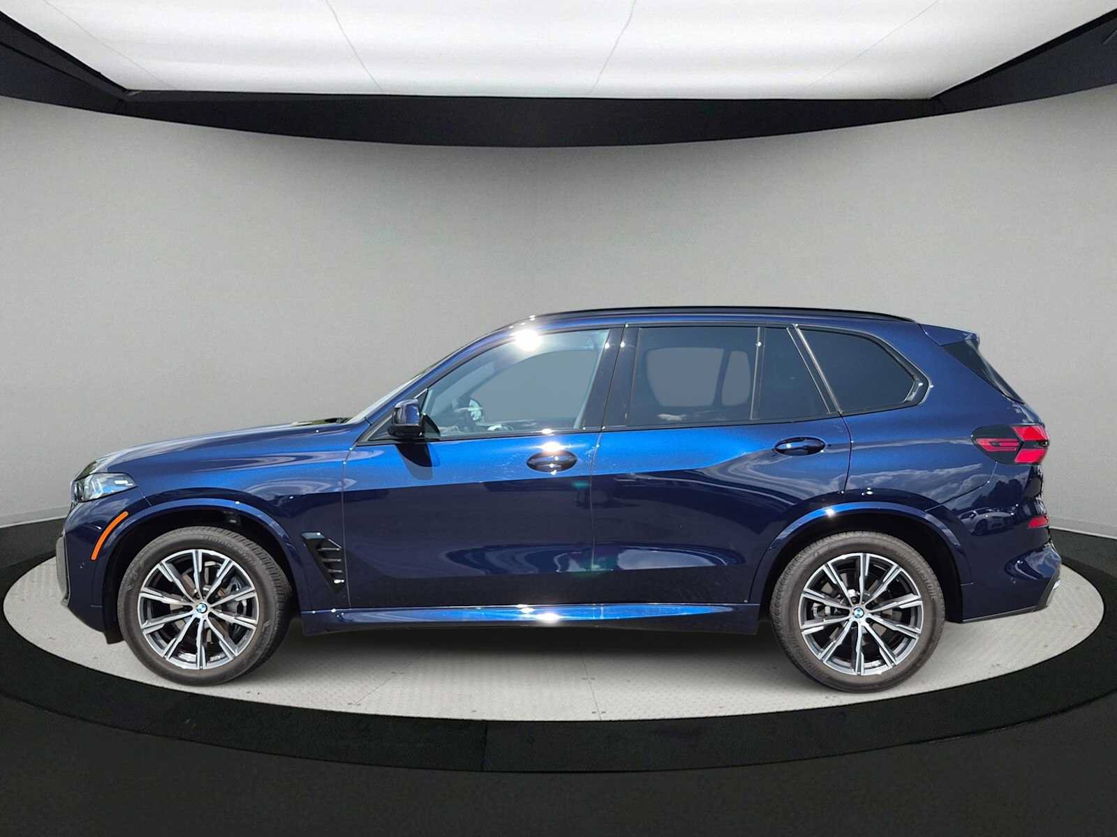 Used 2026 BMW X5 xDrive40i w/ M Sport Package AWD/4WD image 5