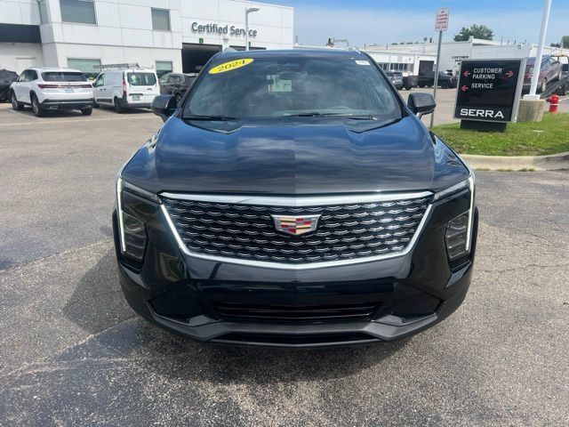 Used 2024 Cadillac XT4 Premium Luxury AWD/4WD image 2