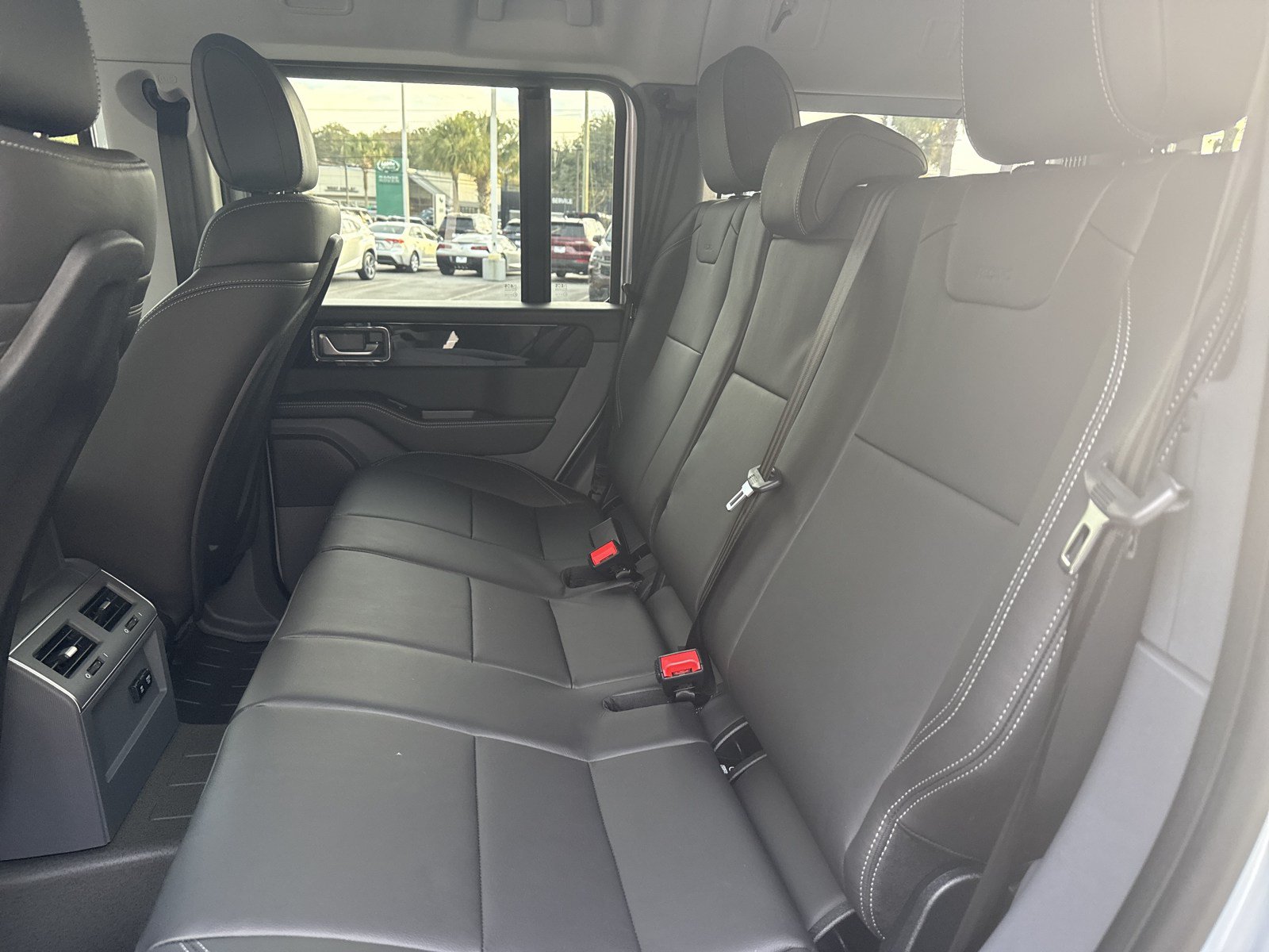 Used 2025 INEOS Grenadier Station Wagon AWD/4WD image 23