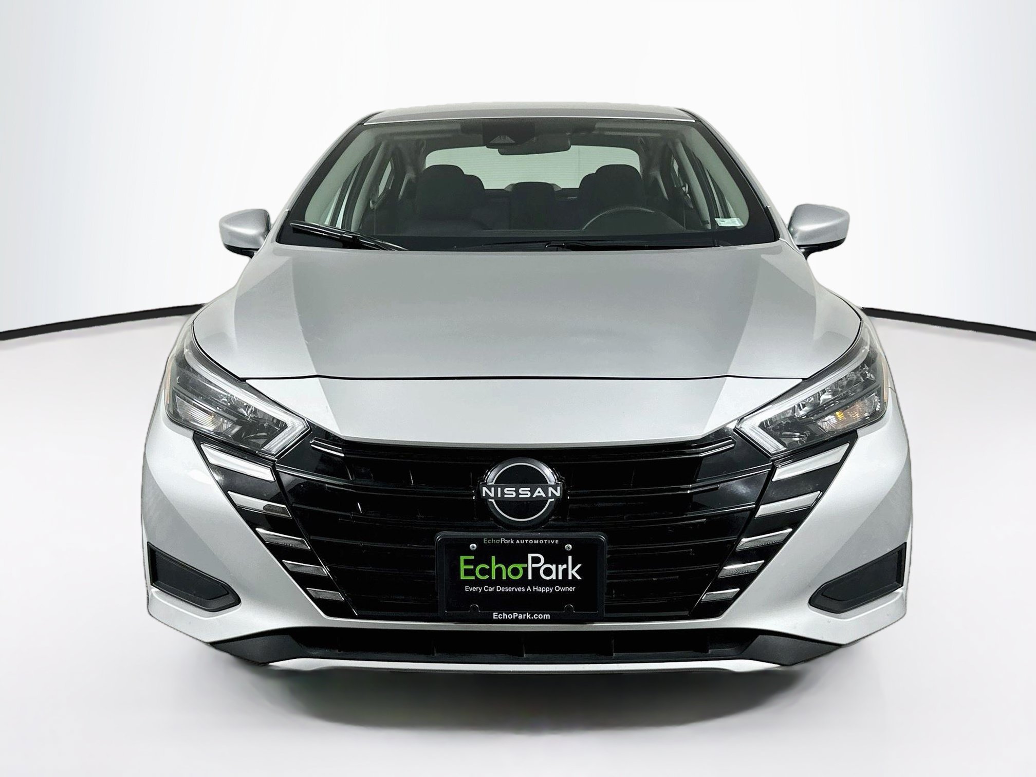 Used 2025 Nissan Versa SV FWD image 2