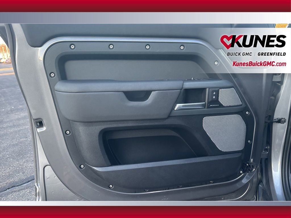 Used 2024 Land Rover Defender 130 X-Dynamic SE image 14