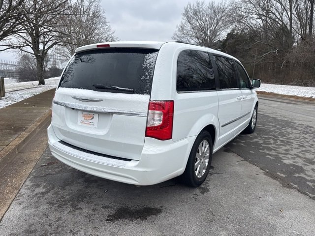 Used 2016 Chrysler Town & Country Touring image 7