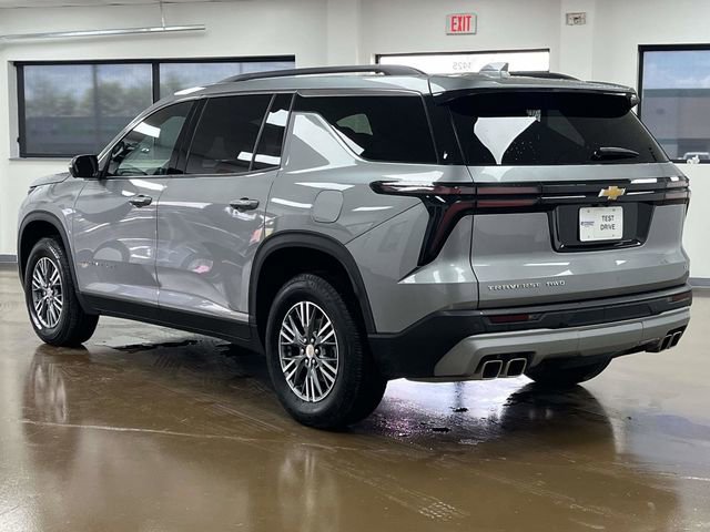 Used 2024 Chevrolet Traverse LT image 8