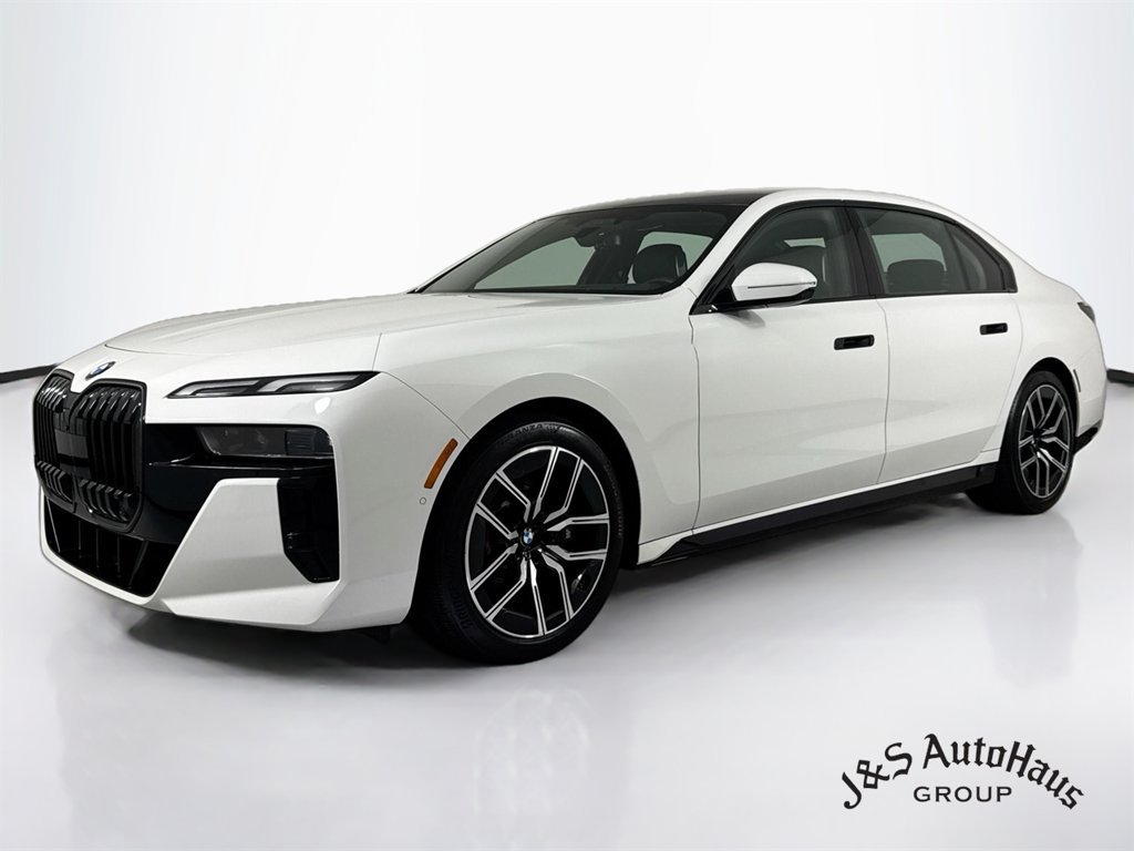 Used 2025 BMW 760i xDrive w/ Executive Package AWD/4WD image 3