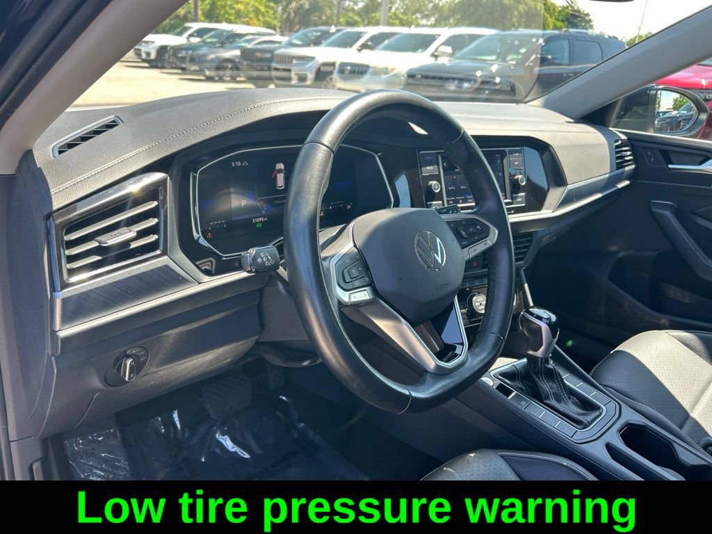 Used 2024 Volkswagen Jetta SE FWD image 11