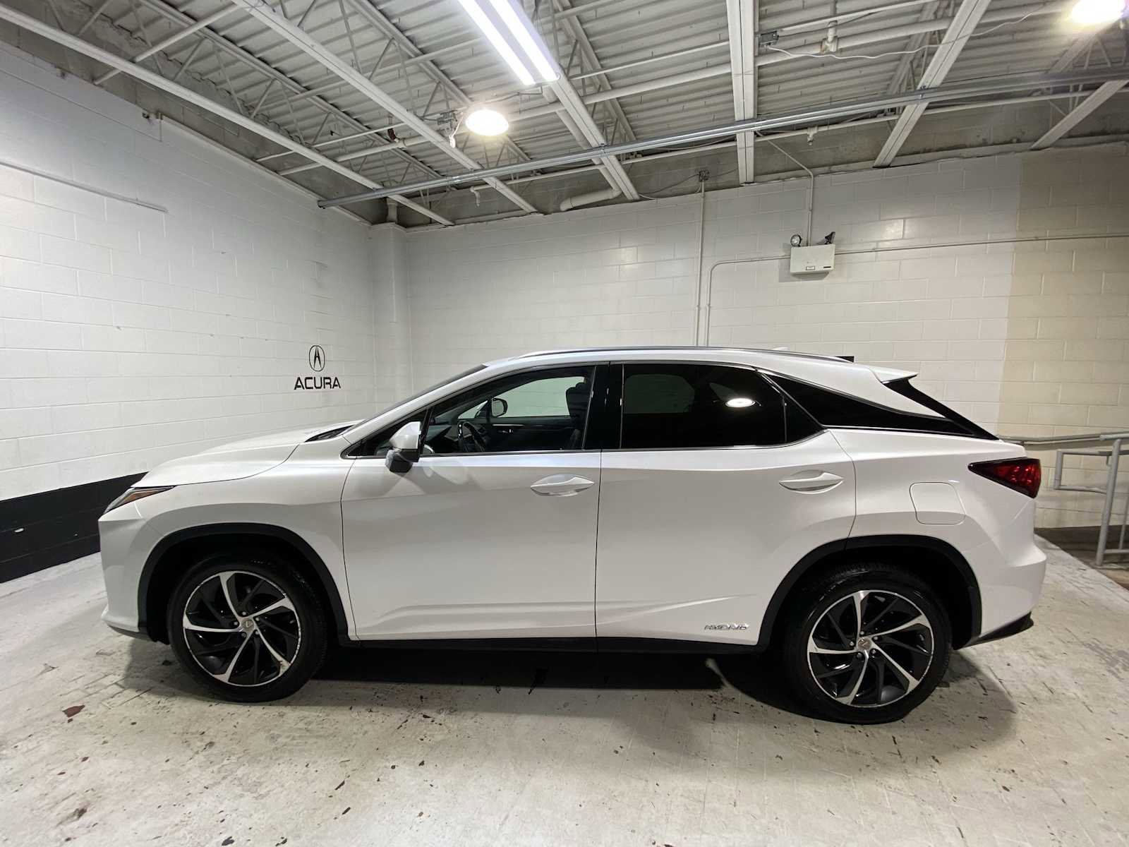 Used 2017 Lexus RX 450h AWD image 3