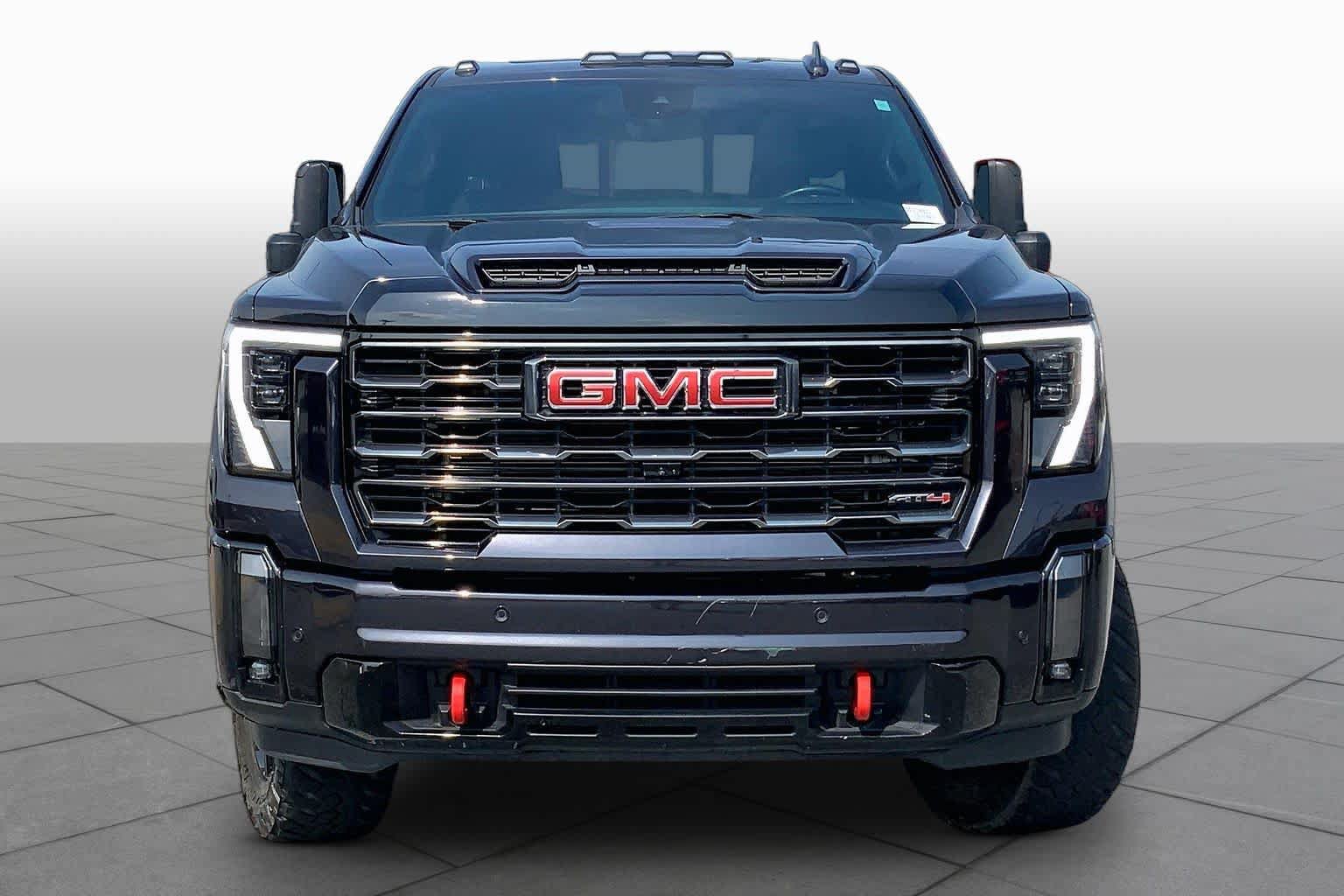Used 2024 GMC Sierra 2500 AT4 w/ Technology Package AWD/4WD image 4