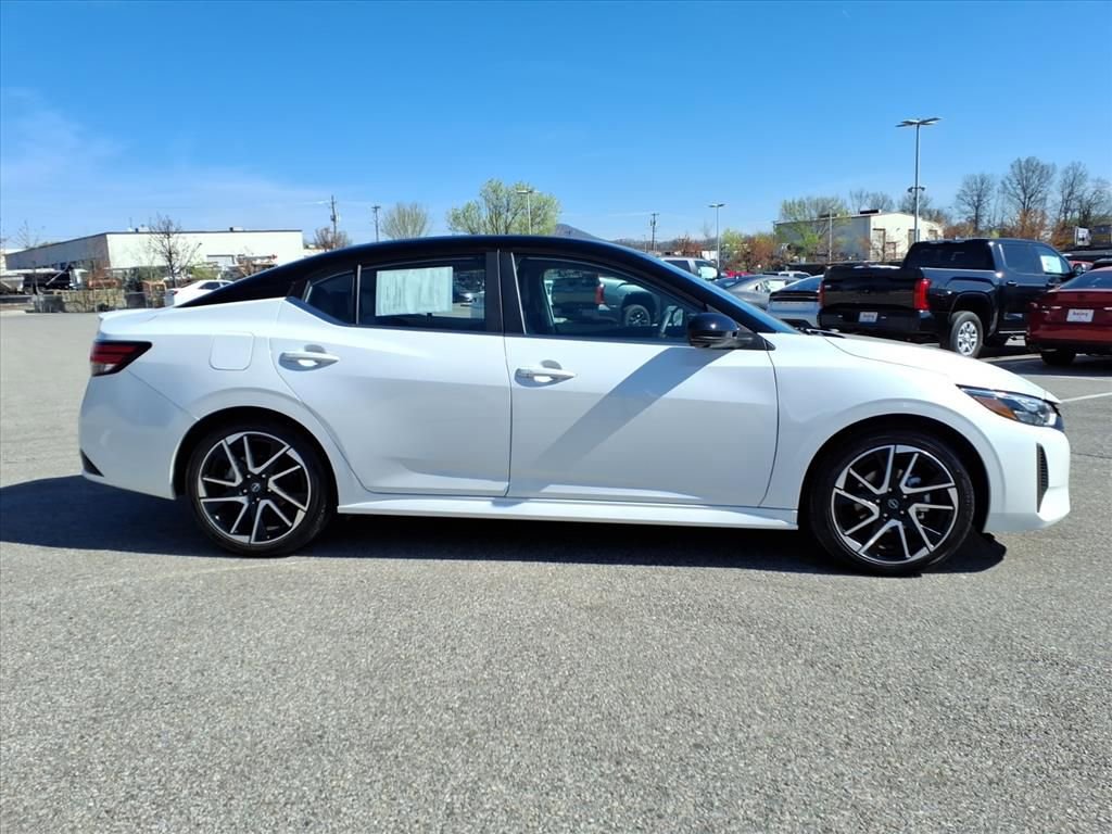 Used 2024 Nissan Sentra SR w/ SR Premium Package image 3