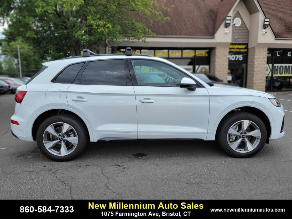Used 2025 Audi Q5 2.0T Premium w/ Convenience Plus Package image 4