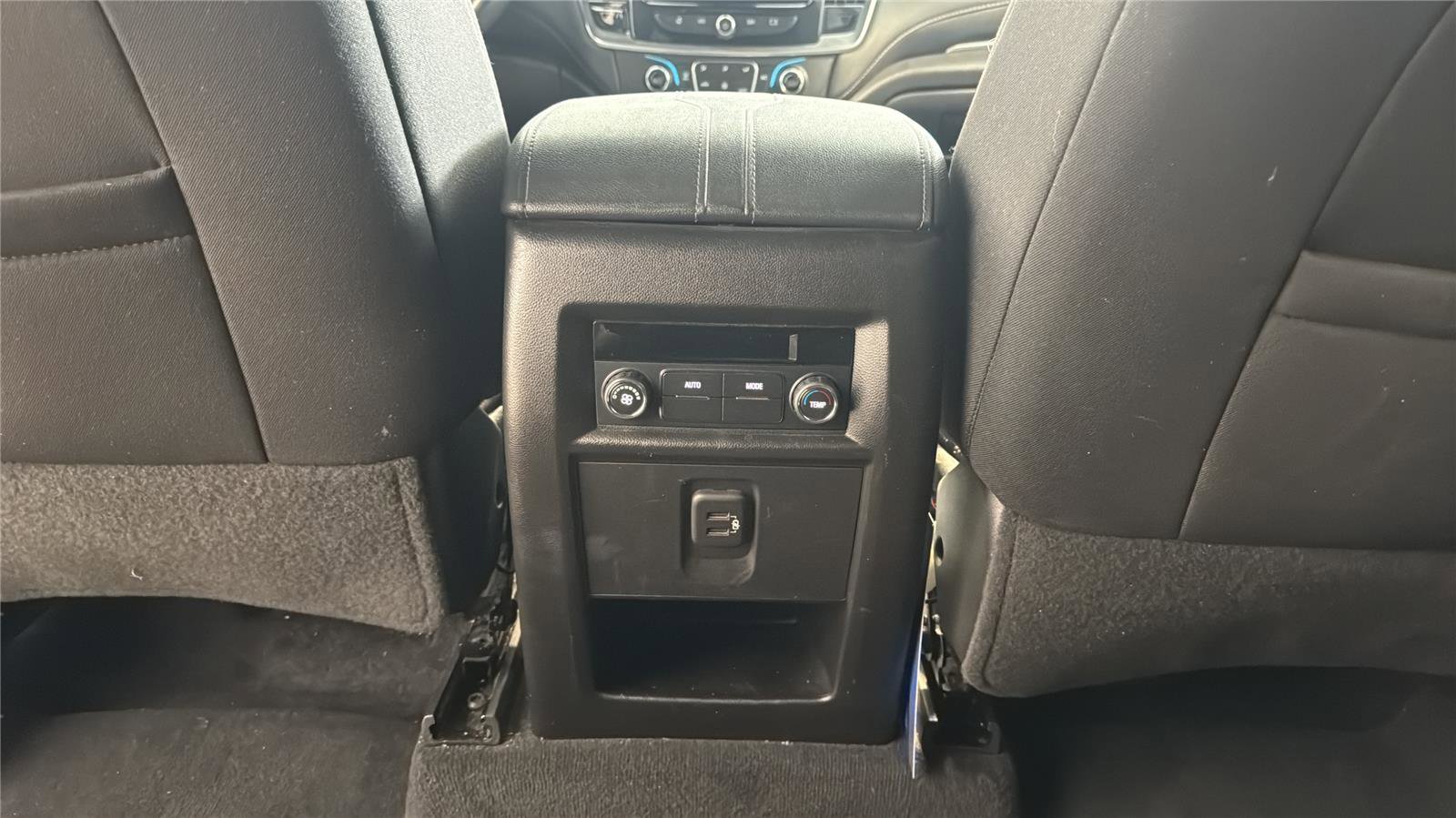 Used 2022 Chevrolet Traverse LT image 25