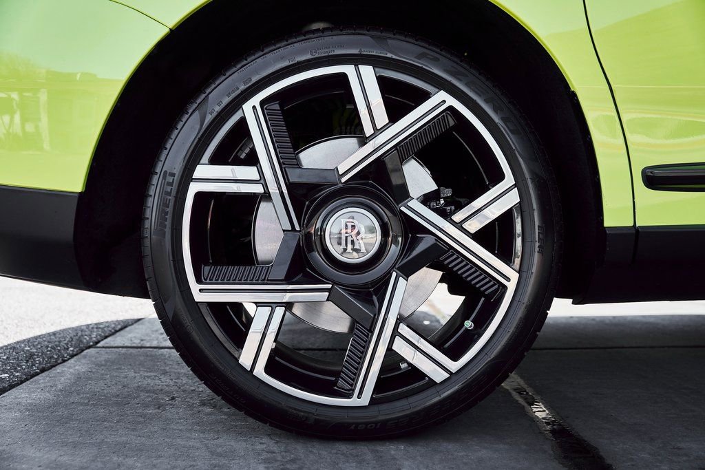 Used 2024 Rolls-Royce Cullinan image 28
