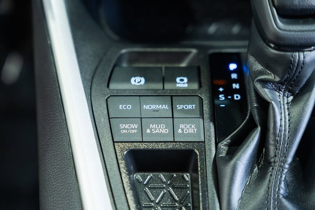 Used 2024 Toyota RAV4 LE image 22