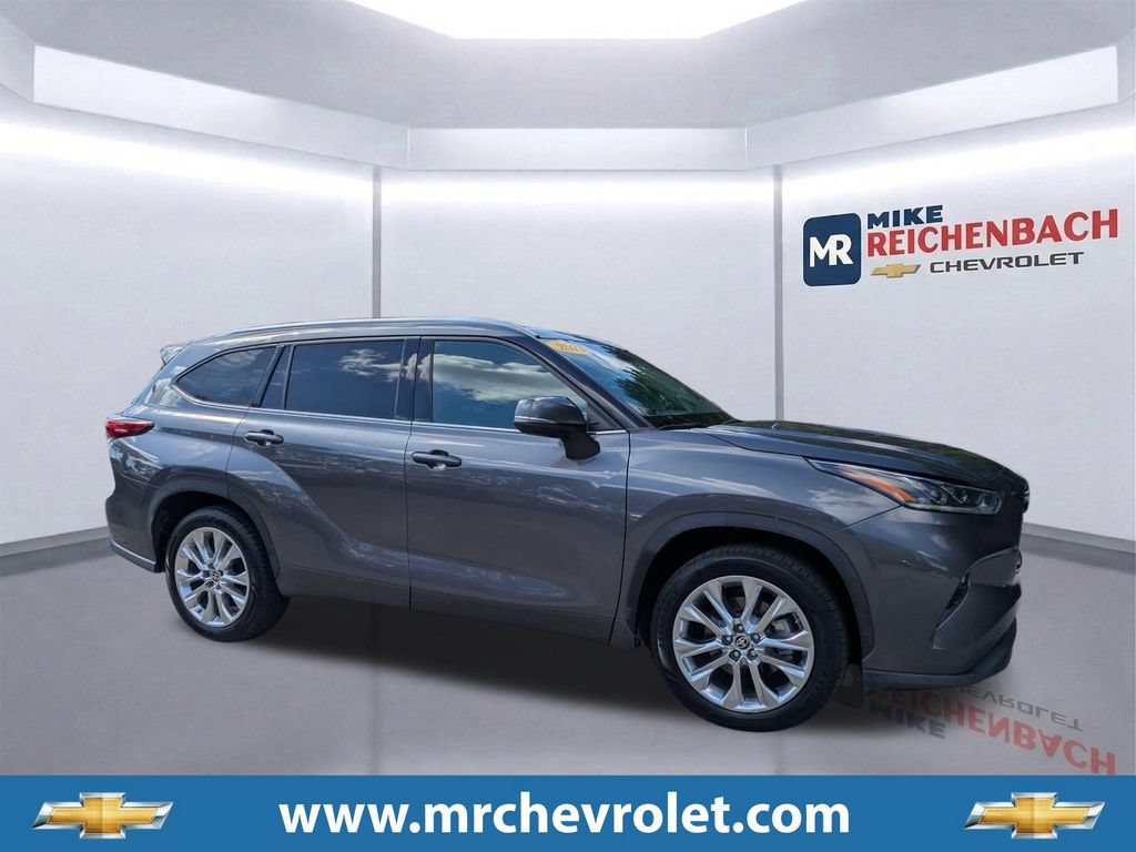 Used 2021 Toyota Highlander Limited FWD image 1