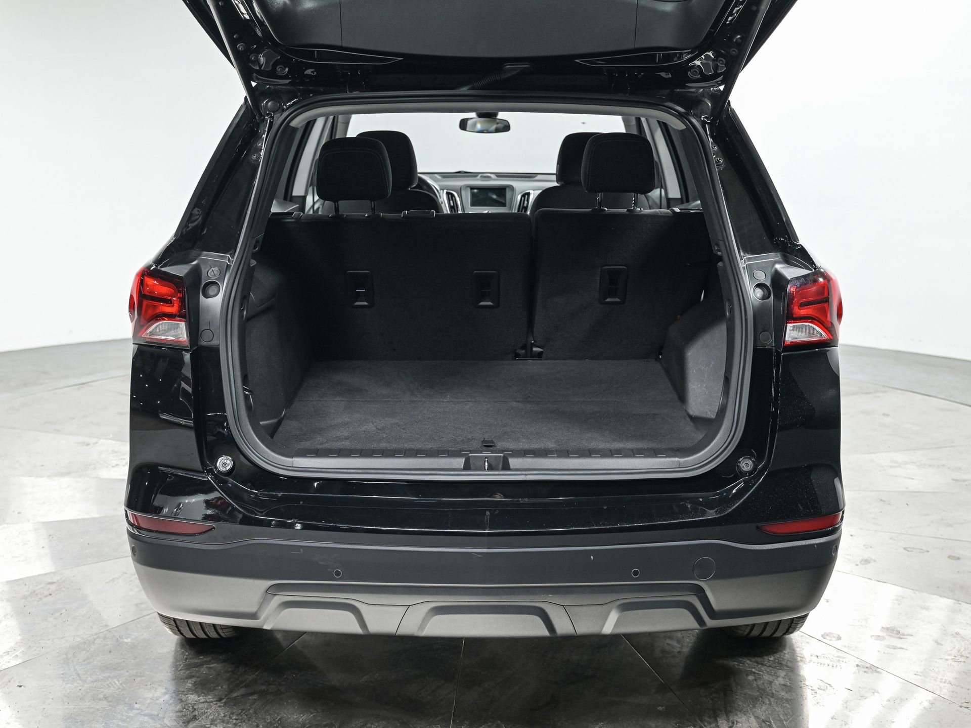 Used 2023 Chevrolet Equinox LS w/ Midnight Edition image 7