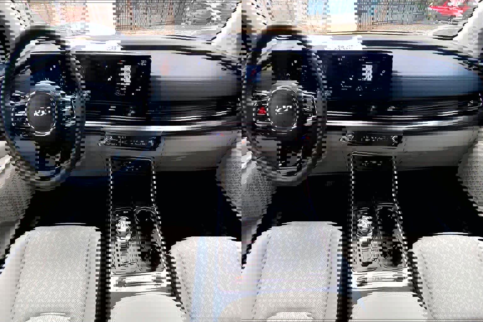 Used 2026 Kia Carnival SX w/ SX Dark Edition Package image 13