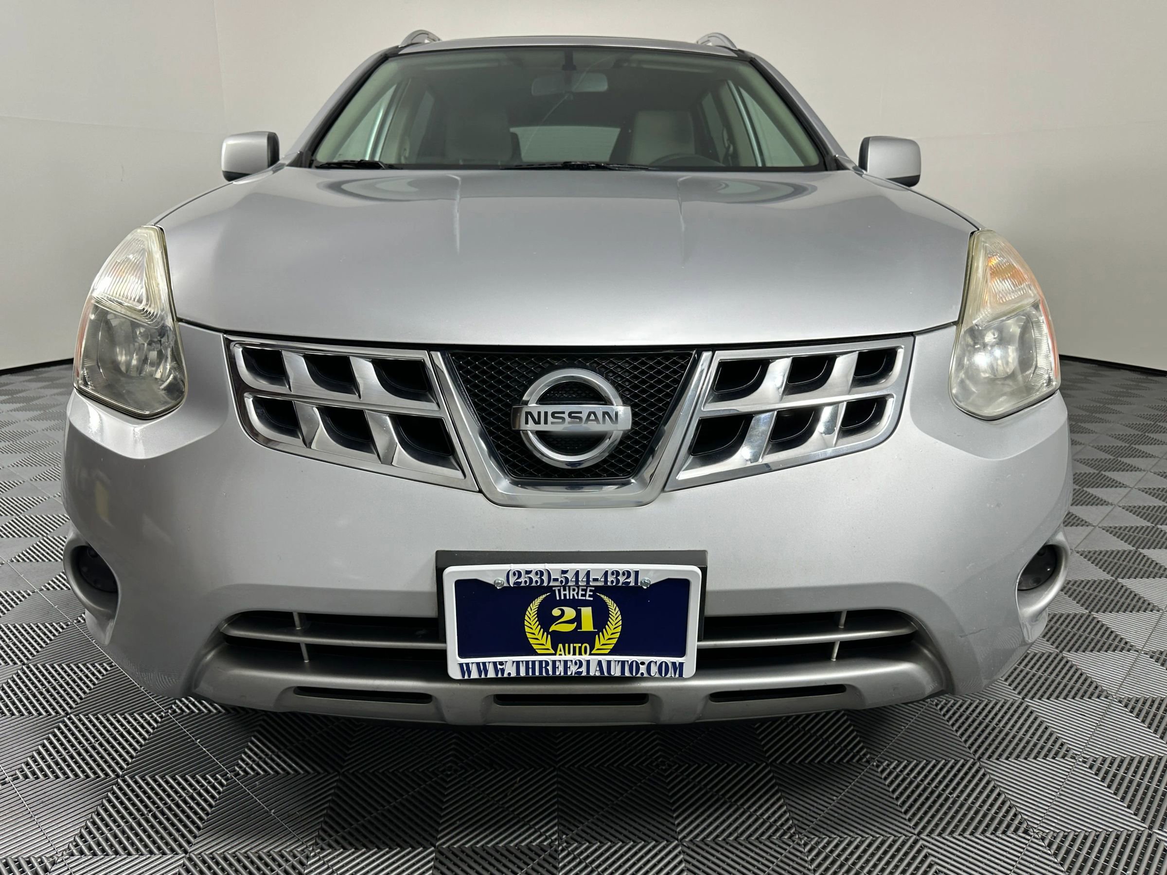 Used 2011 Nissan Rogue SV w/ Premium Pkg image 4