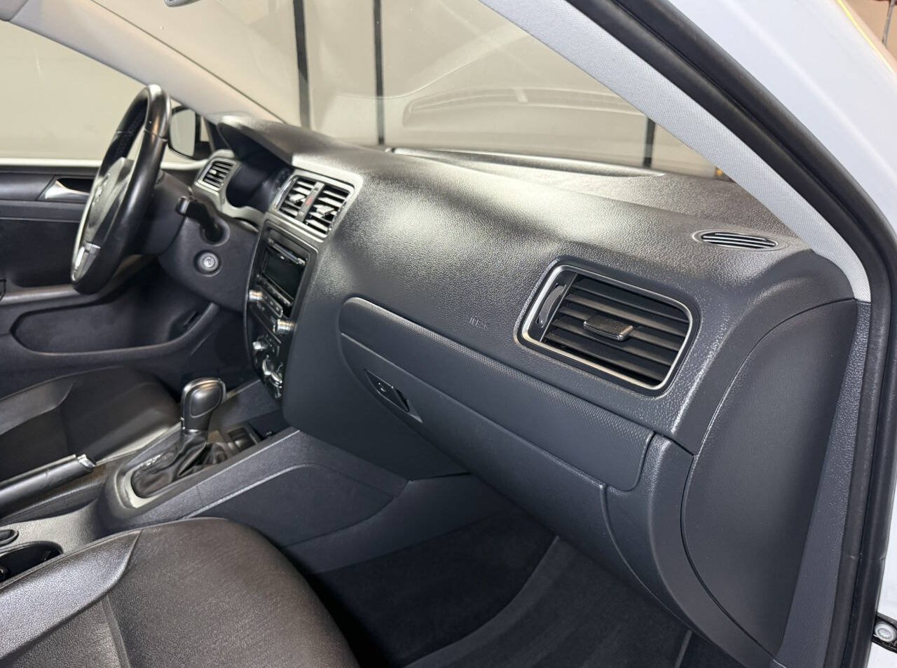 Used 2012 Volkswagen Jetta SE FWD image 7