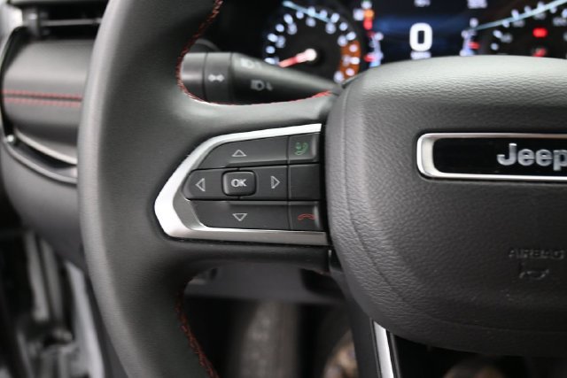 Used 2025 Jeep Compass Trailhawk AWD/4WD image 37