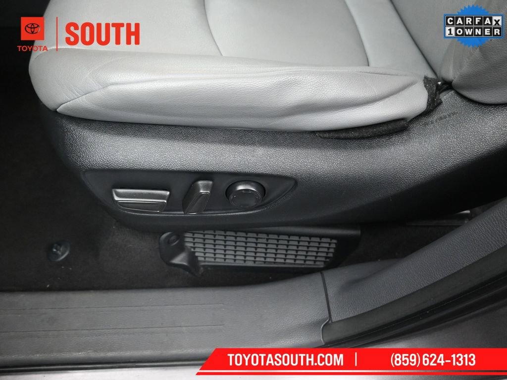 Used 2023 Toyota Sienna XLE image 26