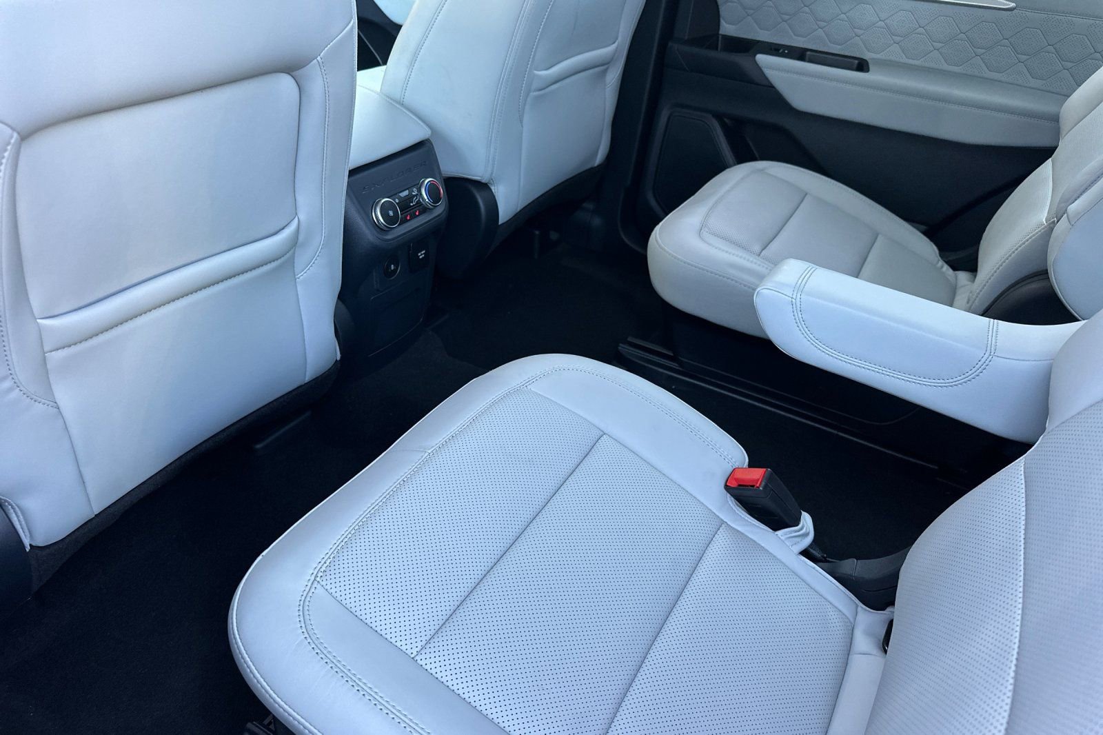 Used 2025 Ford Explorer Platinum w/ Ultimate Package image 10