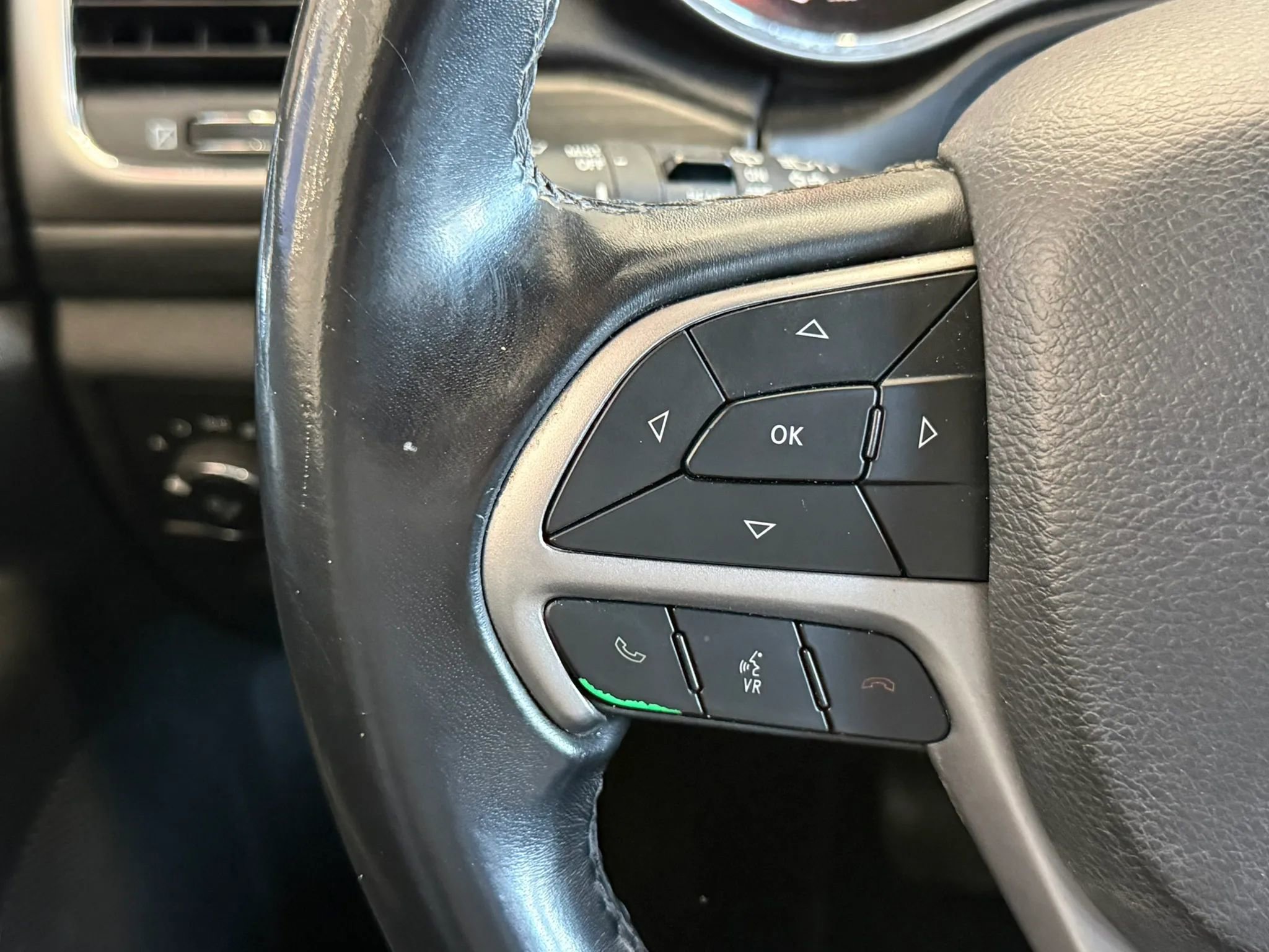 Used 2019 Jeep Grand Cherokee Laredo AWD/4WD image 11