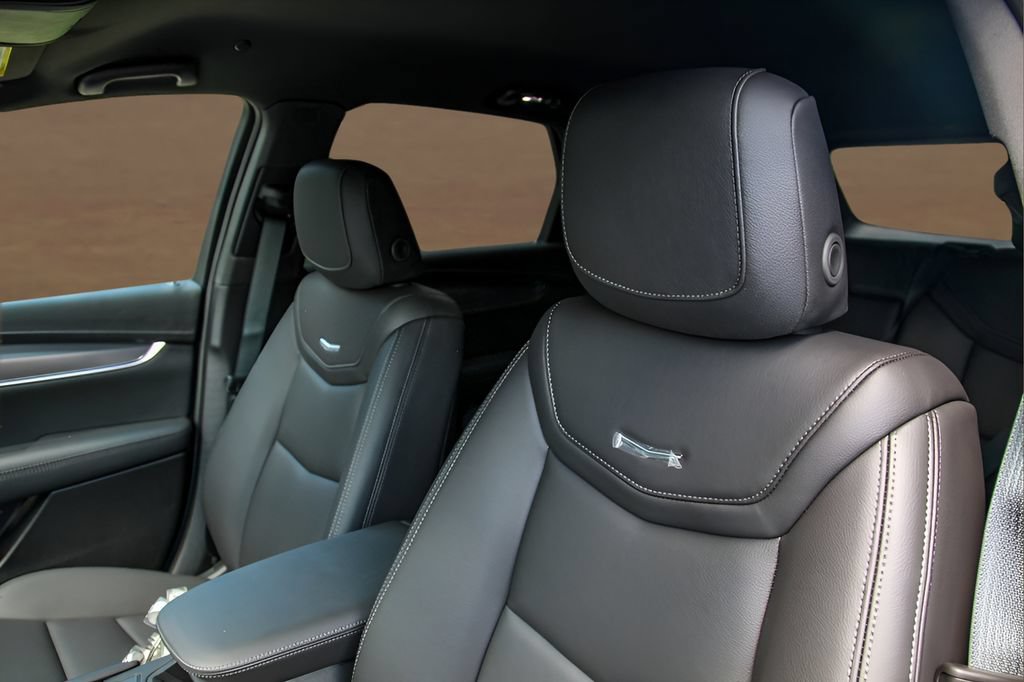 Certified 2025 Cadillac XT5 Luxury FWD image 9