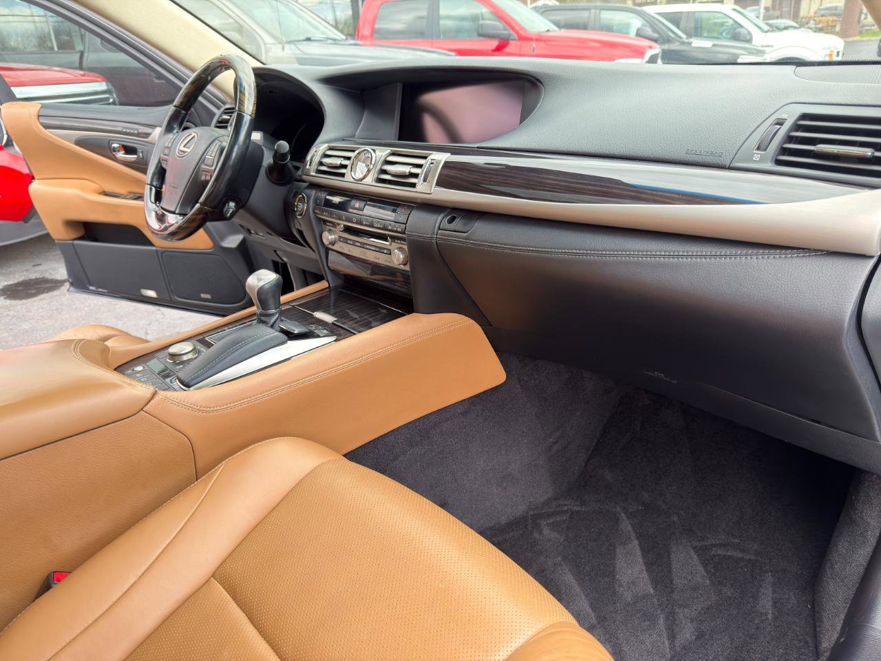 Used 2013 Lexus LS 460 L w/ Ultra Luxury Pkg image 21