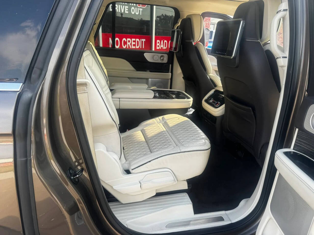 Used 2018 Lincoln Navigator L Black Label w/ Cargo Package AWD/4WD image 13