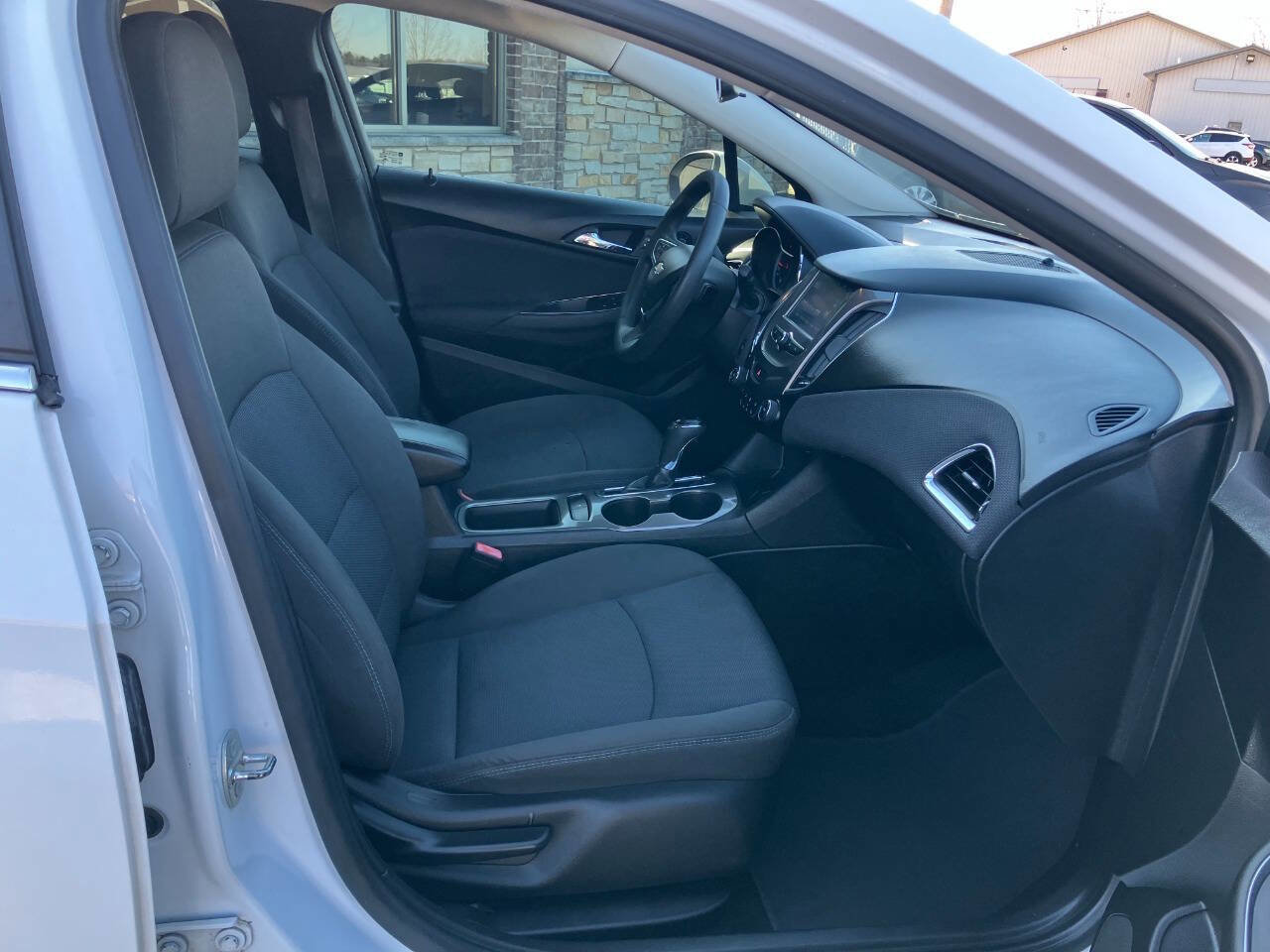 Used 2017 Chevrolet Cruze LT w/ Convenience Package FWD image 14