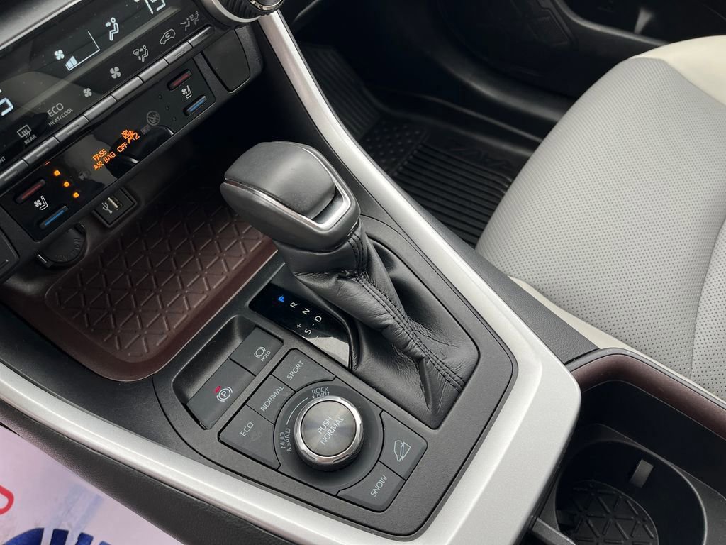 Certified 2024 Toyota RAV4 Limited AWD/4WD image 32