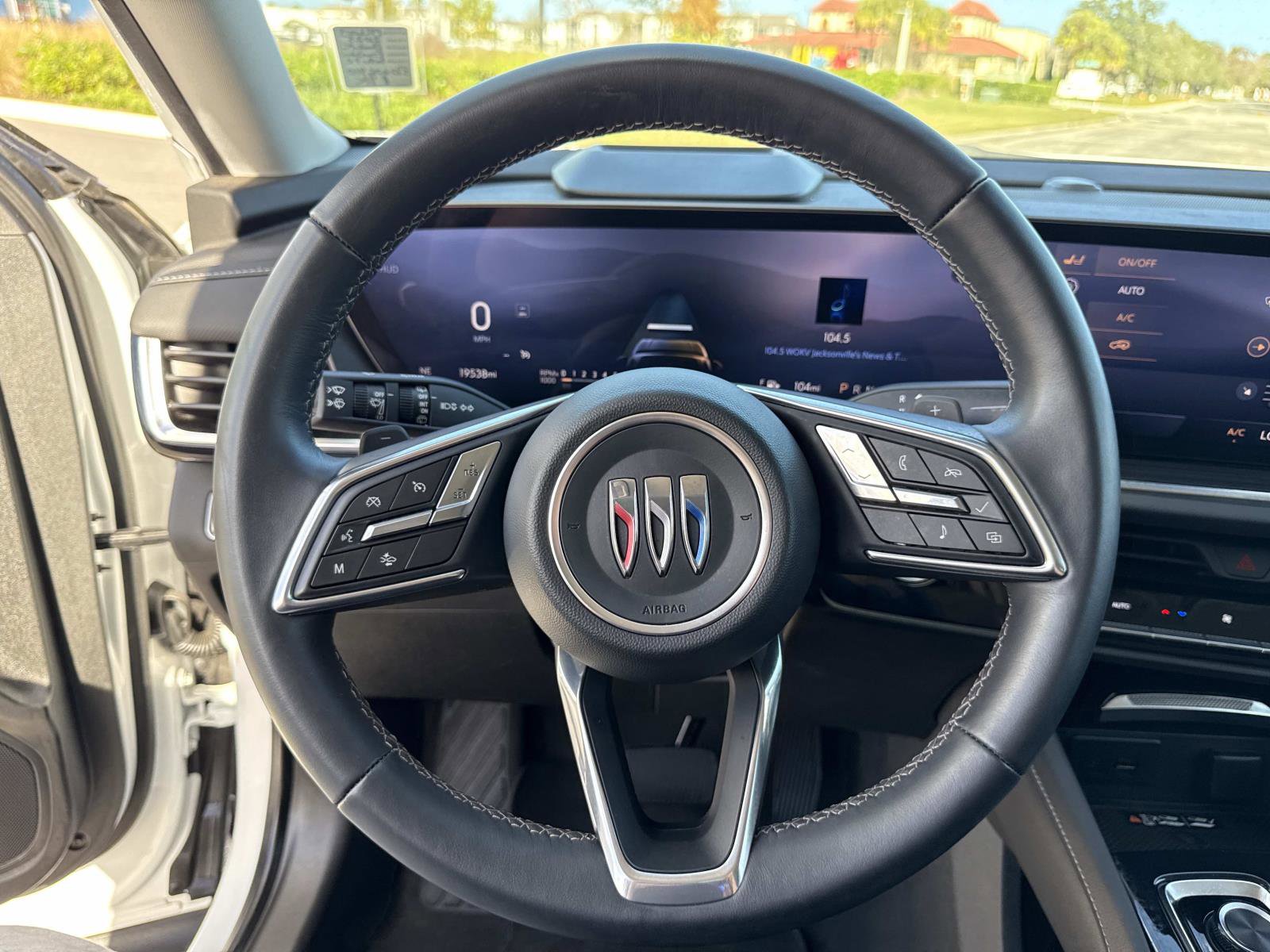 Used 2025 Buick Envision Preferred image 27