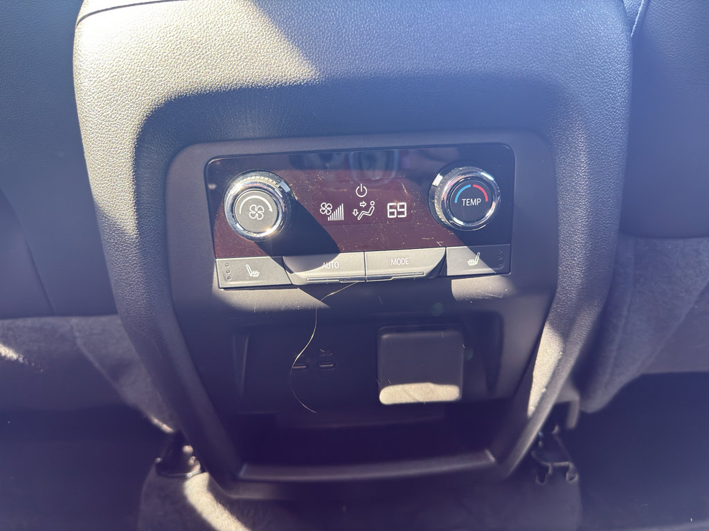 Used 2025 Chevrolet Traverse High Country image 16