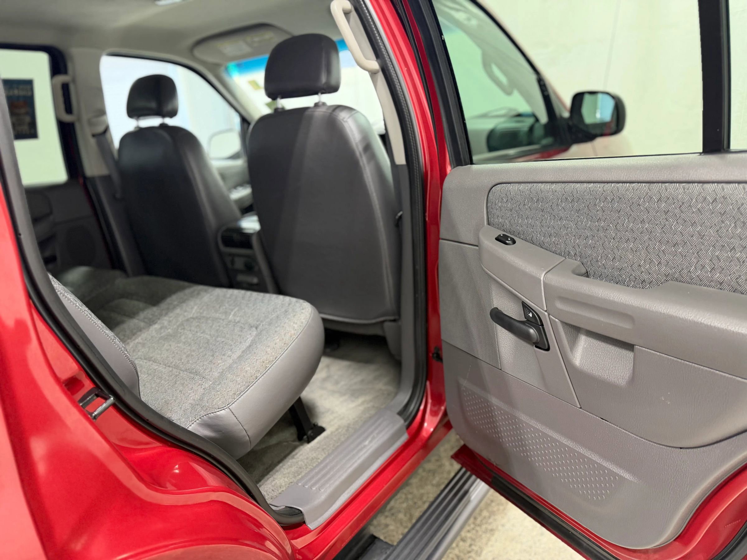 Used 2002 Ford Explorer XLS AWD/4WD image 27
