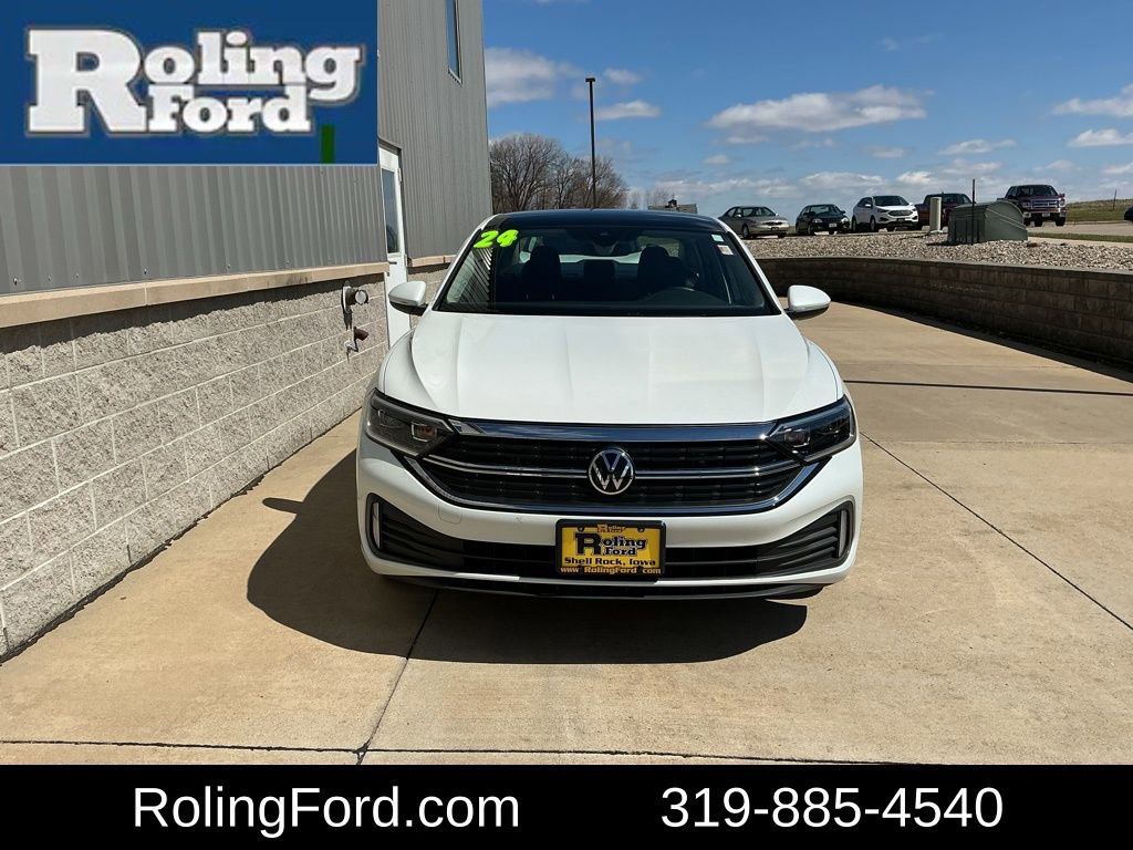 Used 2024 Volkswagen Jetta SEL image 4