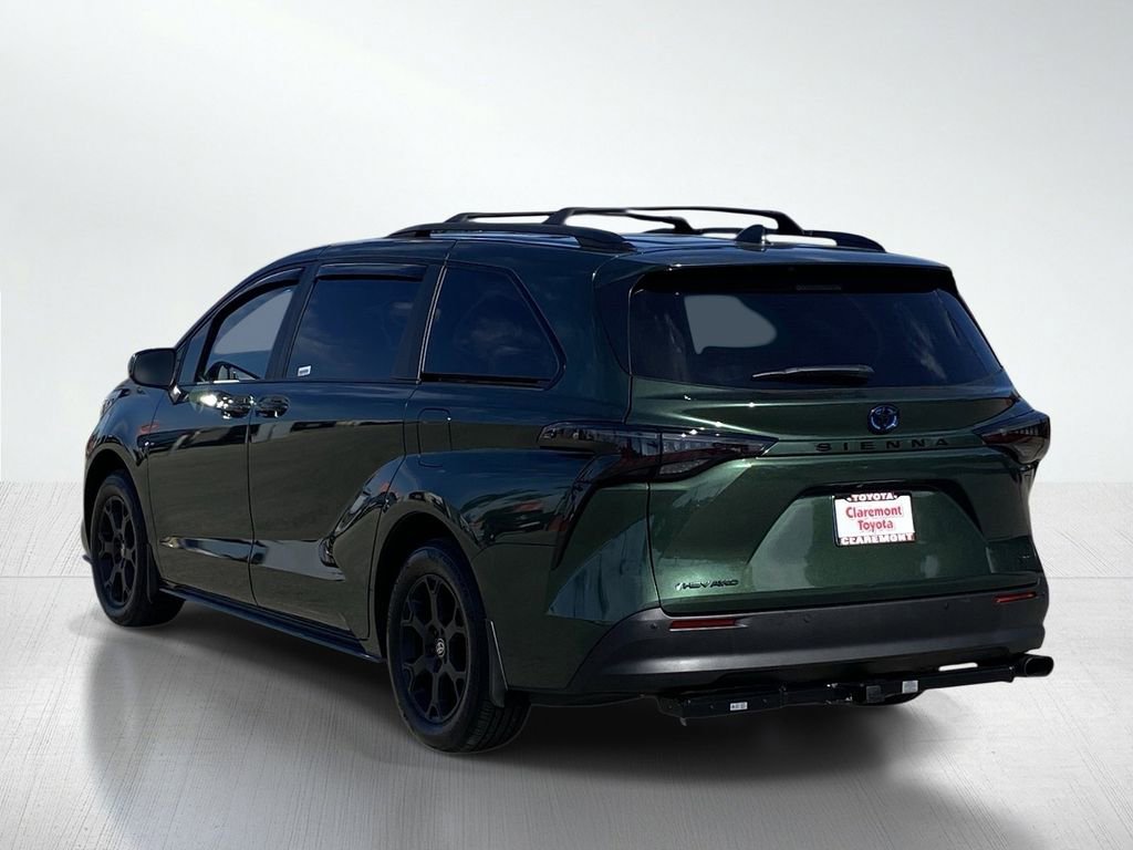 Certified 2025 Toyota Sienna XLE Woodland Edition image 4