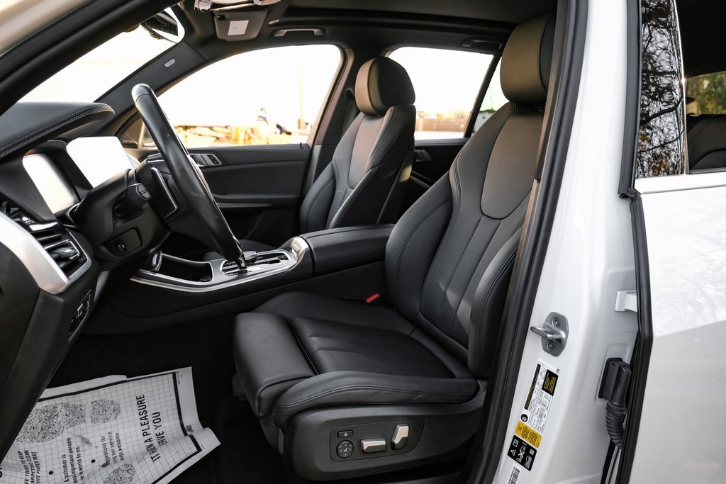 Used 2021 BMW X5 xDrive40i w/ Premium Package image 32