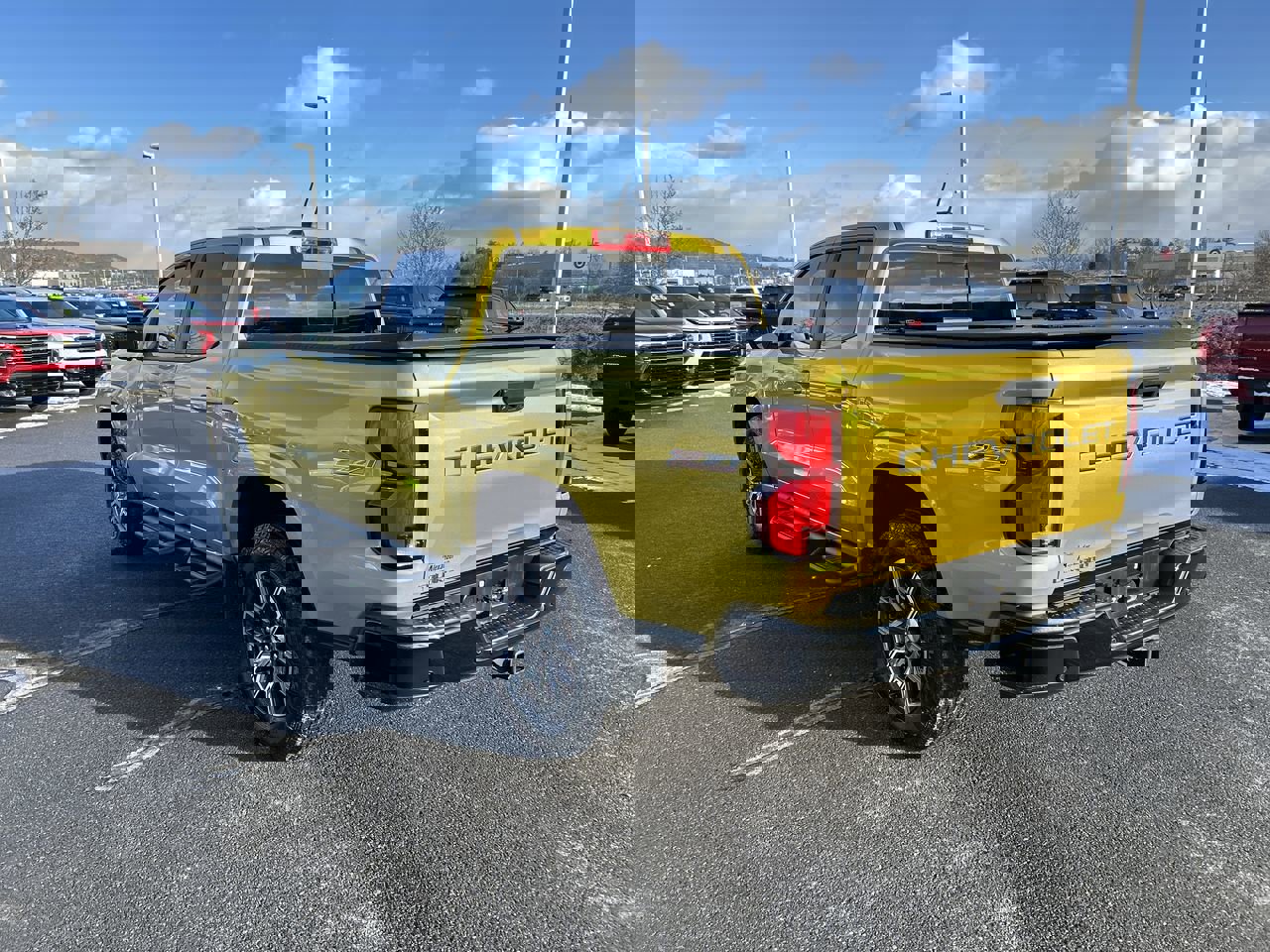 Used 2023 Chevrolet Colorado Z71 w/ Z71 Convenience Package 2 image 5