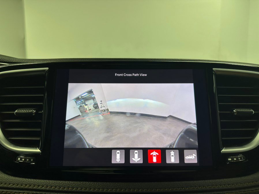 Used 2022 Chrysler Pacifica Pinnacle image 64