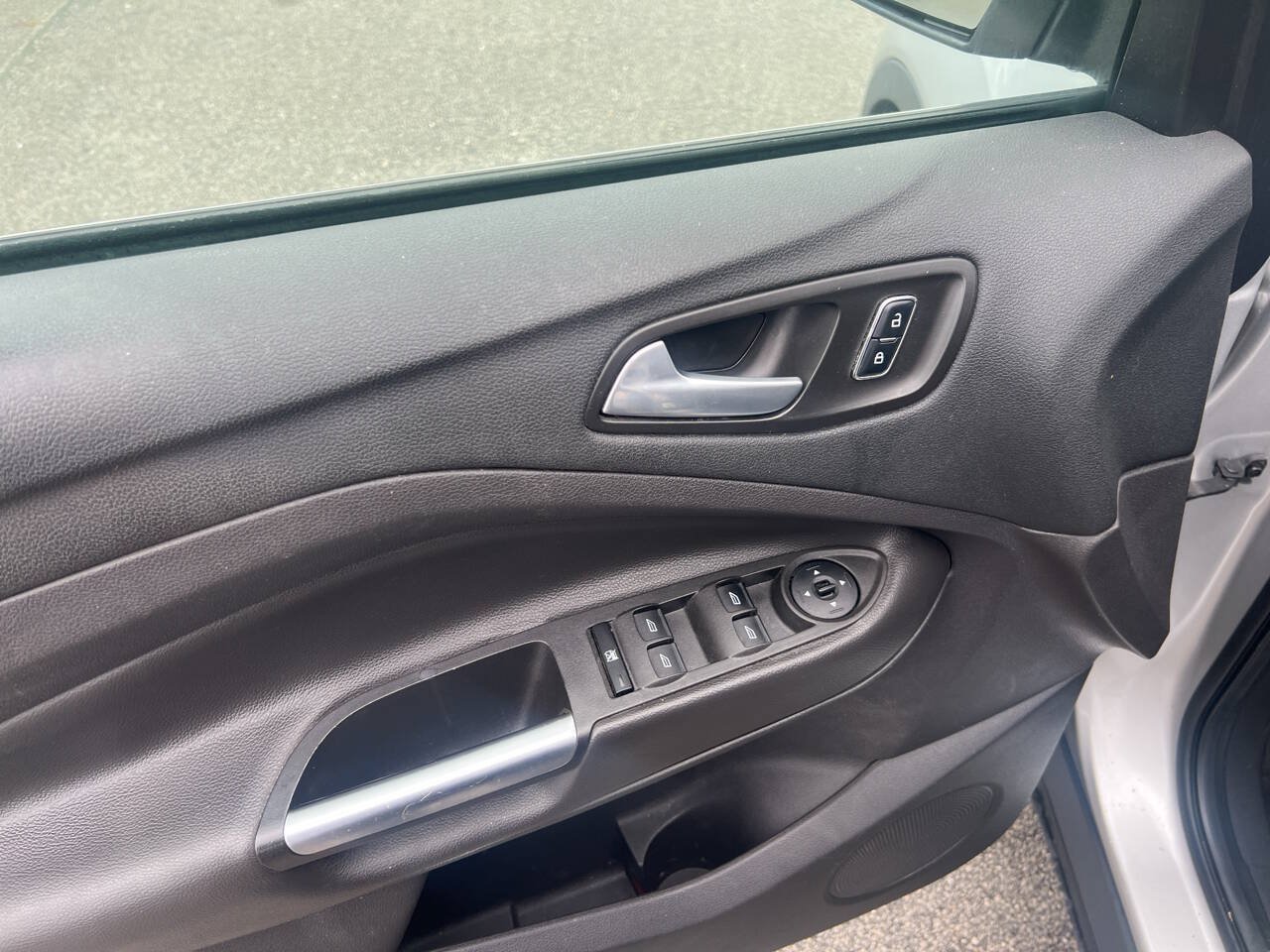 Used 2016 Ford Escape SE w/ SE Chrome Package FWD image 11