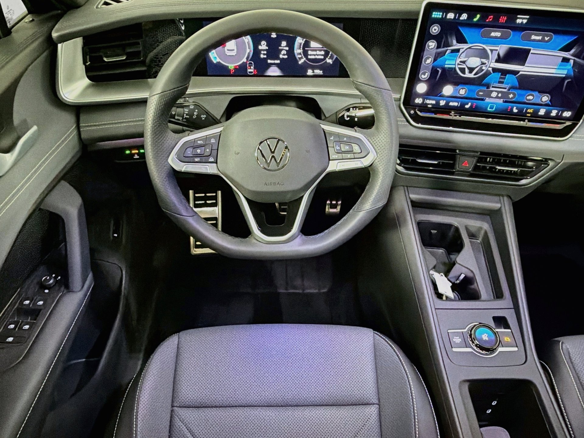 New 2026 Volkswagen Tiguan SE R-Line FWD image 22