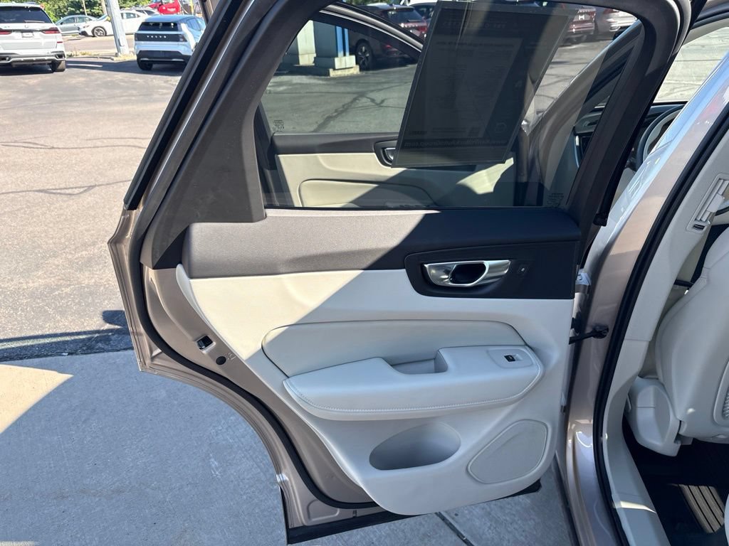 Certified 2025 Volvo XC60 T8 Ultra AWD/4WD image 31