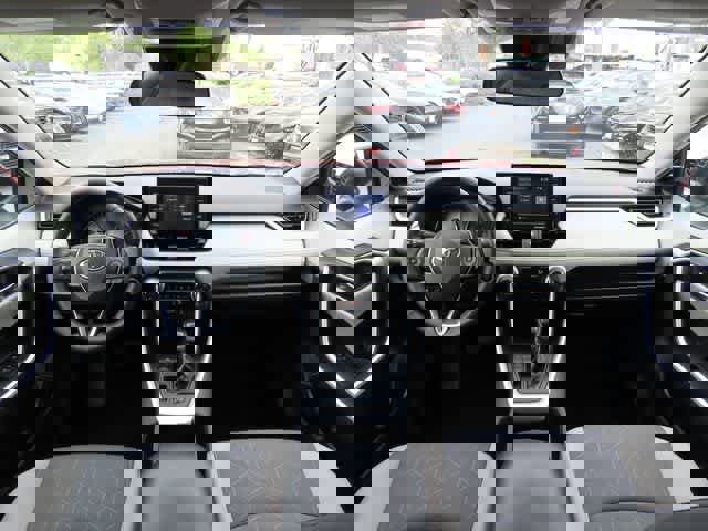 Used 2022 Toyota RAV4 XLE w/ Convenience Package image 16