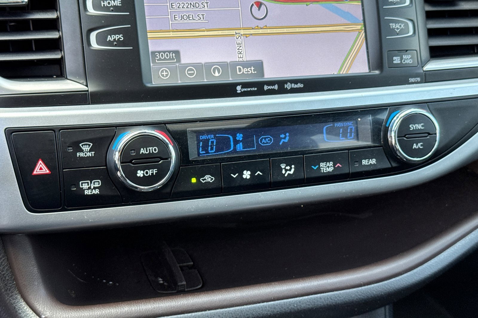 Certified 2018 Toyota Highlander XLE w/ Carpet Mat Package (TMS) image 21