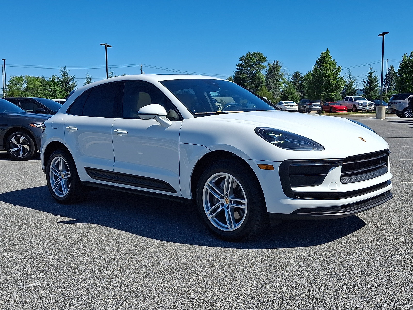 Used 2022 Porsche Macan AWD/4WD image 6