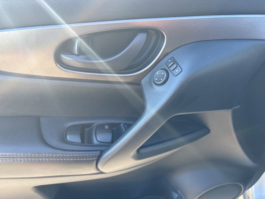 Used 2022 Nissan Rogue Sport S image 10